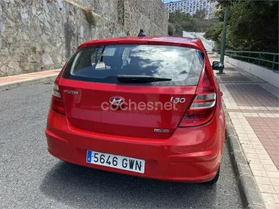 Usado Hyundai i30 Style 115 CV (84 kW) 2010 Rojo Berlina