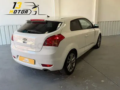 Usado Kia ProCeed 90 CV (66 kW) 2011 Blanco Utilitario