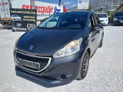 Usado Peugeot 208 Access 82 CV (60 kW) 2013 Gris Utilitario