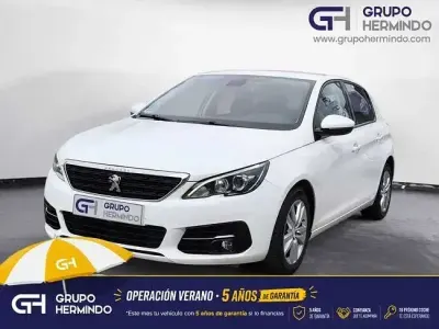 Usado Peugeot 308 Active 100 CV (73 kW) 2020 Blanco Berlina