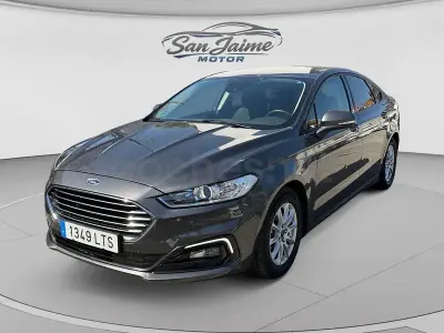 Usado Ford Mondeo Titanium 187 CV (137 kW) 2021 Gris / plata Berlina
