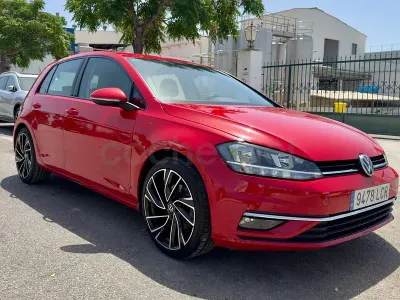Usado VW Golf VII Advance 130 CV (95 kW) 2019 Rojo Berlina
