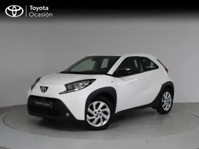 Usado Toyota Aygo X Play 72 CV (52 kW) 2024 Blanco classic SUV