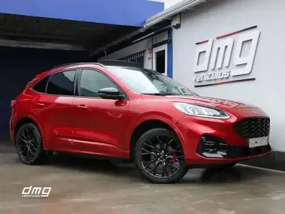 Begagnad Ford Kuga ST-Line X 225 HK (165 kW) 2023 Röd SUV