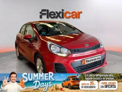 Usado Kia Rio 84 CV (61 kW) 2017 Rojo Berlina