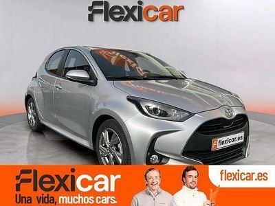 Usado Toyota Yaris Hybrid Active 116 CV (85 kW) 2024 Gris Berlina