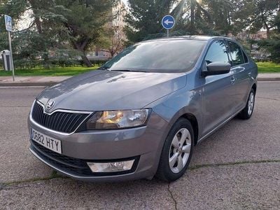 Usado Skoda Rapid Ambition 105 CV (77 kW) 2013 Gris / plata Utilitario