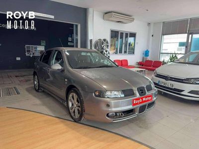 Usado Seat Leon FR 150 CV (110 kW) 2004 Gris Utilitario