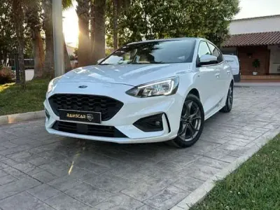 Usado Ford Focus ST-Line 120 CV (88 kW) 2021 Blanco Utilitario