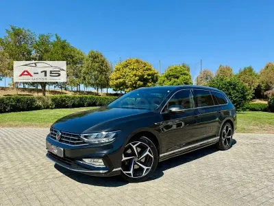 Usado VW Passat R-line 150 CV (110 kW) 2022 Negro Familiar