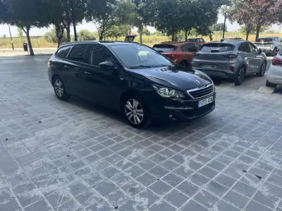 Usado Peugeot 308 SW Style 131 CV (96 kW) 2017 Negro Familiar