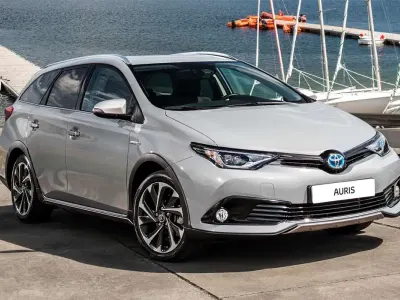 Usado Toyota Auris Touring Sports 136 CV (100 kW) 2016 Azul Familiar