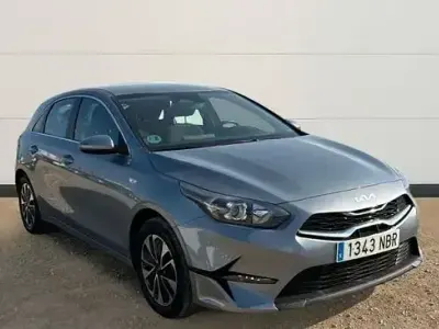 Usado Kia Ceed 100 CV (73 kW) 2025 Gris Utilitario