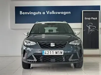 Usado Seat Arona FR 115 CV (84 kW) 2024 Gris / plata SUV