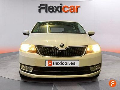 Usado Skoda Rapid Active 90 CV (66 kW) 2015 Blanco Utilitario