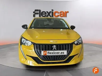 Usado Peugeot 208 Allure 100 CV (73 kW) 2023 Amarillo Utilitario