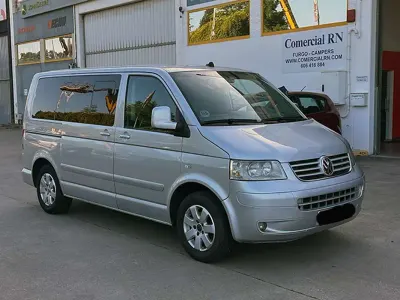 Usado VW Multivan Highline 174 CV (127 kW) 2004 Gris Monovolumen