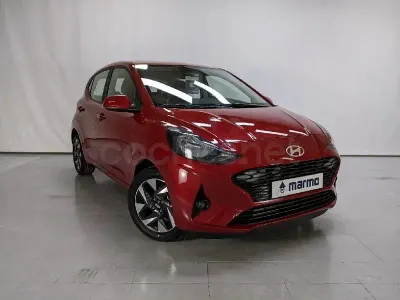 Usado Hyundai i10 63 CV (46 kW) 2024 Rojo Utilitario