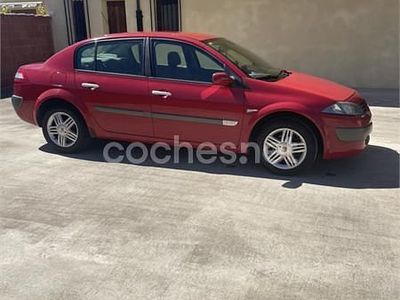 Usado Renault Mégane II Privilege 100 CV (73 kW) 2005 Rojo Berlina