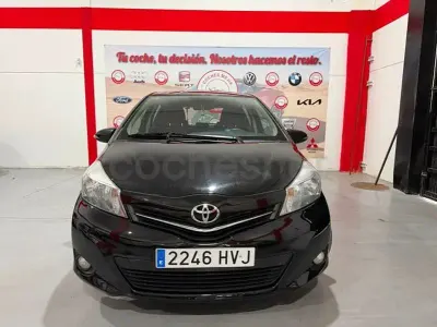 Usado Toyota Yaris Active 99 CV (72 kW) 2014 Negro Utilitario