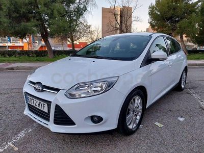 Usado Ford Focus Trend 125 CV (91 kW) 2014 Blanco Berlina