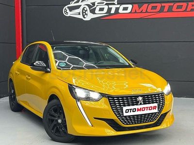 Usado Peugeot 208 Style 100 CV (73 kW) 2021 Amarillo Utilitario