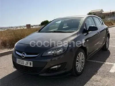 Usado Opel Astra Selective 110 CV (80 kW) 2015 Gris / plata Berlina