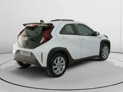 Usado Toyota Aygo X Play 72 CV (52 kW) 2023 Blanco SUV
