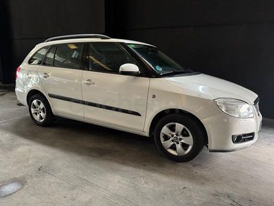 Blanco Usado 2009 Skoda Fabia Style Familiar | 4900 €
