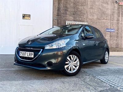 Gris / plata Usado 2015 Peugeot 208 Active Utilitario | 6100 € (Buen precio)