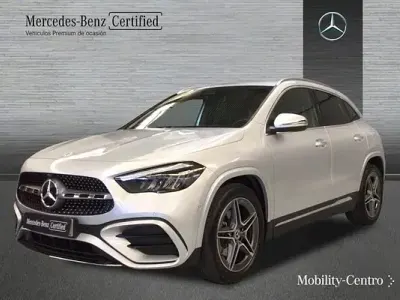 Usado Mercedes GLA200 AMG line 150 CV (110 kW) 2023 Gris / plata SUV