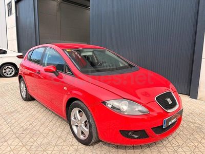 Usado Seat Leon Ecomotive 105 CV (77 kW) 2008 Rojo Utilitario