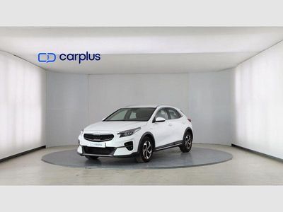 Usado Kia XCeed 120 CV (88 kW) 2022 Deluxe white (perlado) SUV