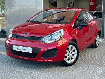 Usado Kia Rio 85 HP (62 kW) 2011 Vermelho Sedan