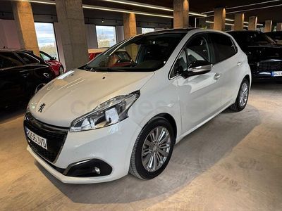 Usado Peugeot 208 Allure 100 CV (73 kW) 2016 Blanco Utilitario