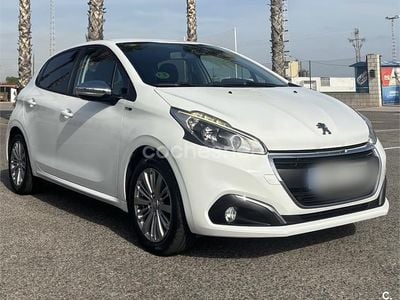 Usado Peugeot 208 Style 82 CV (60 kW) 2016 Blanco Utilitario