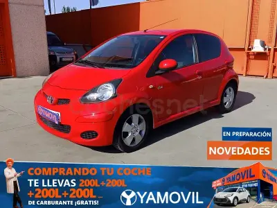 Usado Toyota Aygo 68 CV (50 kW) 2009 Rojo Utilitario