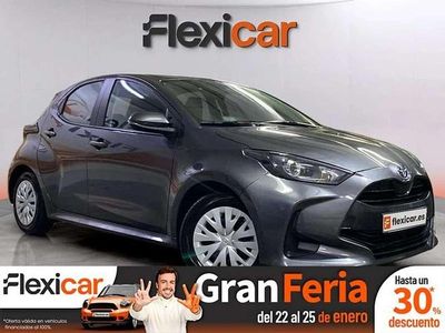 Usado Toyota Yaris Hybrid Active 116 CV (85 kW) 2023 Rojo Utilitario
