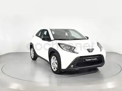 Usado Toyota Aygo X Play 72 CV (52 kW) 2022 Blanco SUV