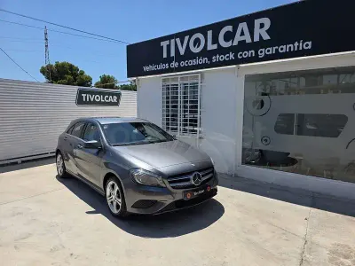 Usado Mercedes A180 Urban 109 CV (80 kW) 2015 Gris / plata Utilitario