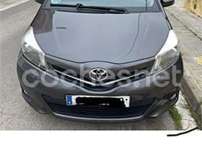 Usado Toyota Yaris Active 69 CV (50 kW) 2012 Gris / plata Utilitario