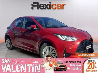 Usado Toyota Yaris Hybrid Active 116 CV (85 kW) 2023 Rojo Berlina