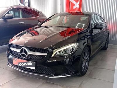 Usado Mercedes CLA180 Shooting Brake 122 CV (89 kW) 2018 Negro Familiar