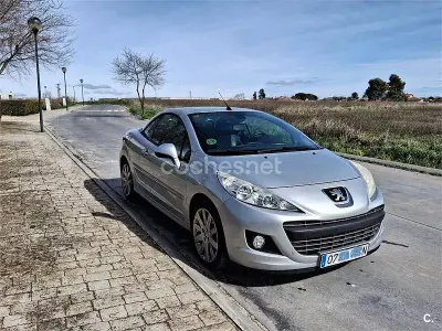 Usado Peugeot 207 CC Roland Garros 120 CV (88 kW) 2011 Blanco Descapotable