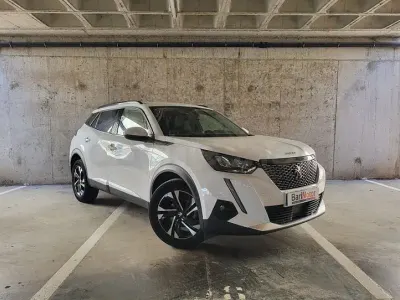 Usado Peugeot 2008 Allure 110 CV (80 kW) 2021 Blanco SUV