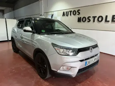 Usado SsangYong Tivoli 128 HP (94 kW) 2016 Cinzento SUV