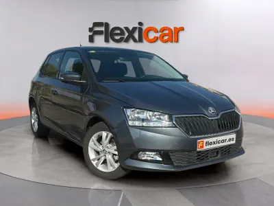 Usado Skoda Fabia Ambition 95 CV (69 kW) 2020 Gris Utilitario