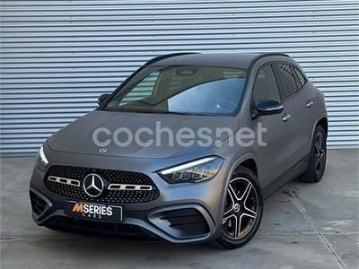 Gris / plata Usado 2024 Mercedes GLA200 SUV | 45.800 € (Un poco caro)
