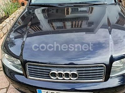 Usado Audi A4 130 CV (95 kW) 2003 Azul Berlina