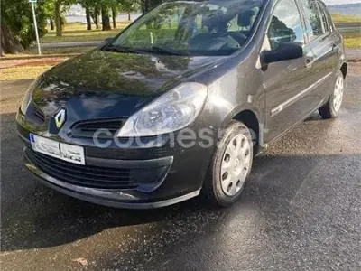 Usado Renault Clio II Authentique 75 CV (55 kW) 2006 Negro Berlina
